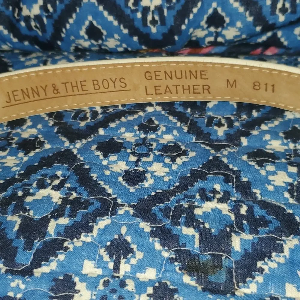 Vintage Jenny and the Boys White Leather Belt Size Medium Goldtone Square Buckle